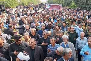 حماسه حضور در وداع با شهید مدافع وطن ؛تشییعی سرشار از افتخار و ارادت