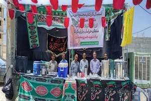 استقبال کارکنان از زائران اربعین در موکب سلطان خراسان، یاران کربلا به یاد شهید خسرو محمدی 